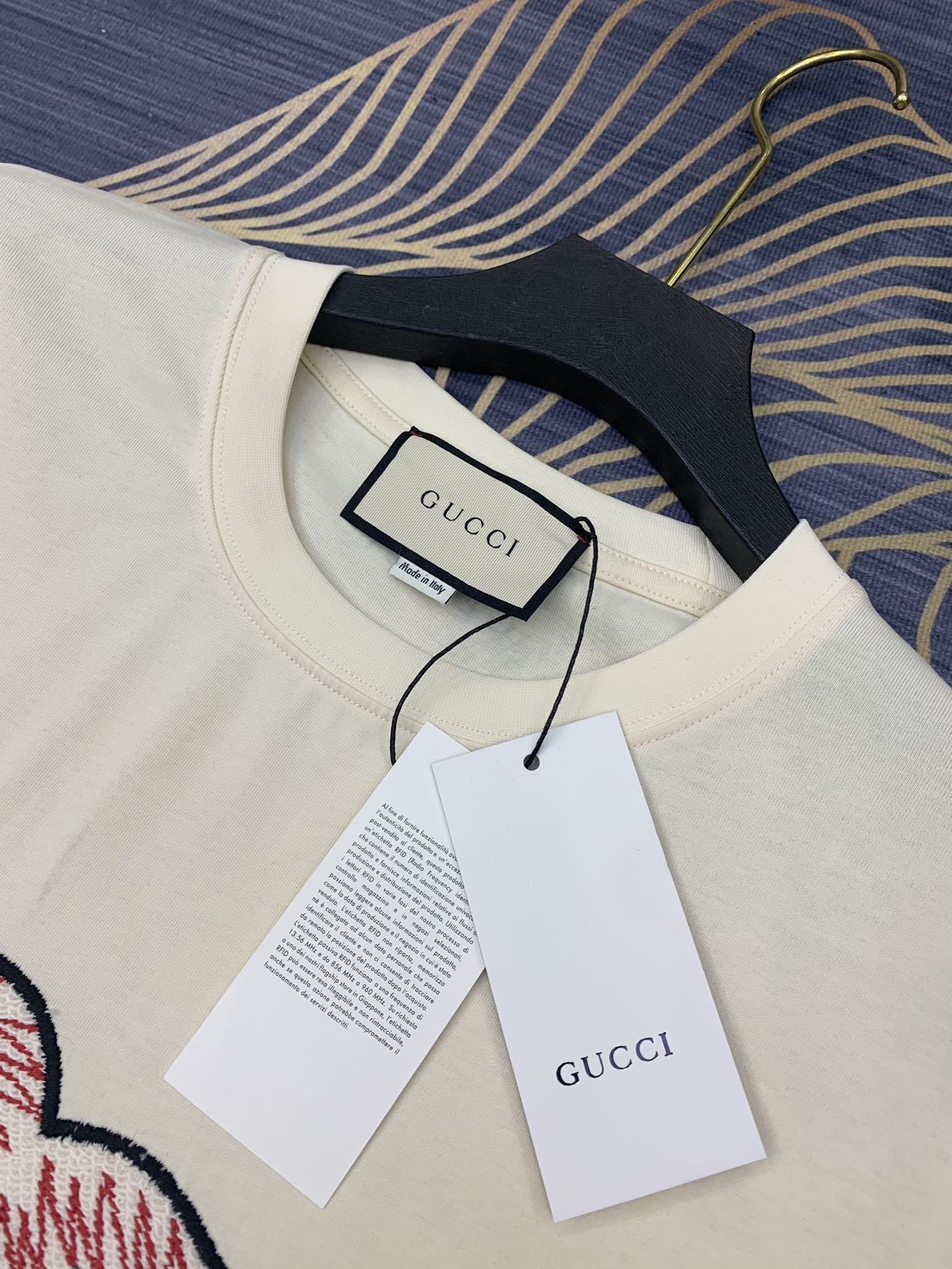 人気が爆発 Gucci グッチ Tシャツ メンズ/レディース ラウンドネック半袖  実物の写真 スーパーコピーN品代引き対応国内発送後払い送料無料安全必ず届く信用できるサイト