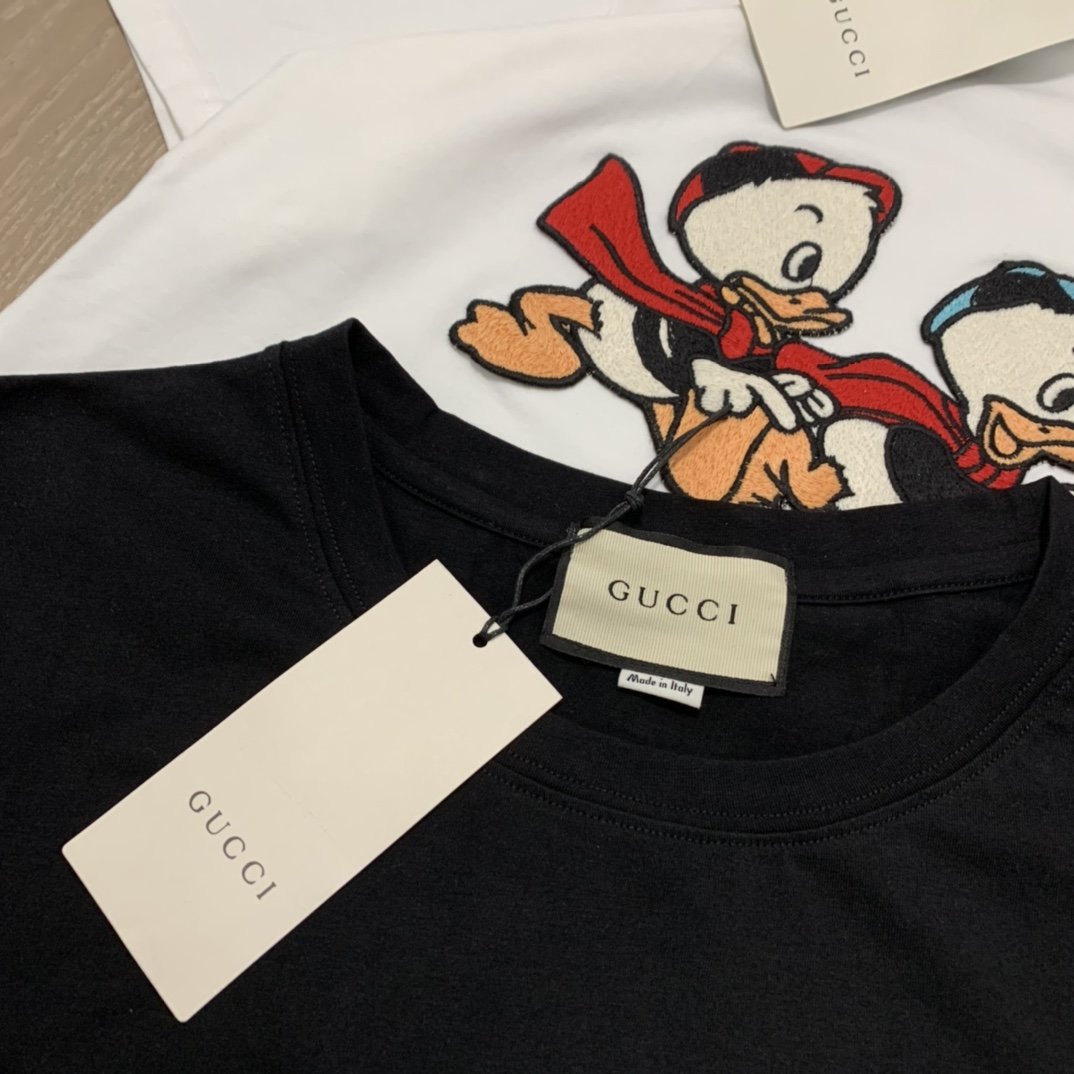 人気が爆発 Gucci グッチ Tシャツ メンズ/レディース ラウンドネック半袖  実物の写真 スーパーコピーN品代引き対応国内発送後払い送料無料安全必ず届く信用できるサイト