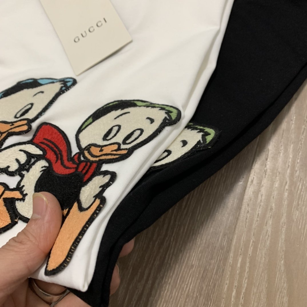 人気が爆発 Gucci グッチ Tシャツ メンズ/レディース ラウンドネック半袖  実物の写真 スーパーコピーN品代引き対応国内発送後払い送料無料安全必ず届く信用できるサイト