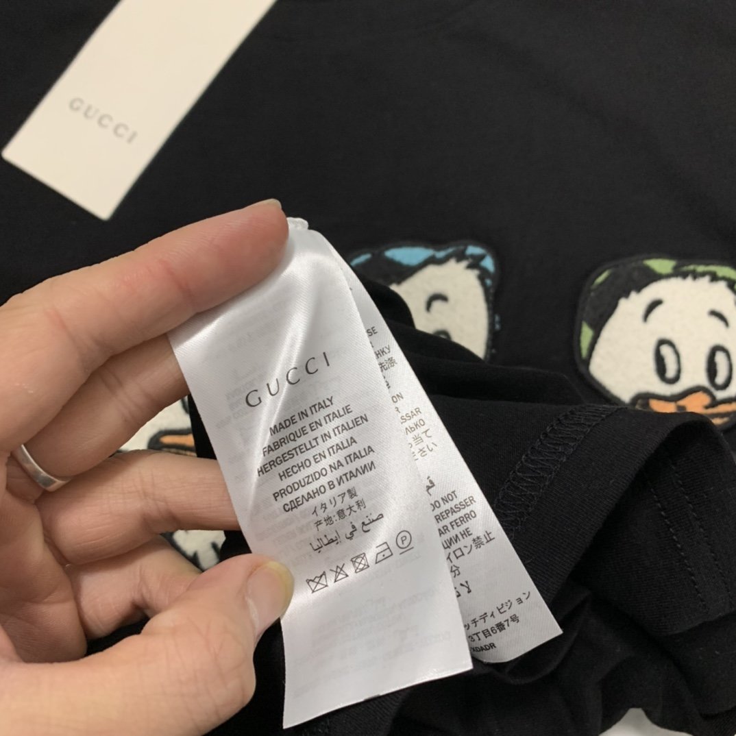 人気が爆発 Gucci グッチ Tシャツ メンズ/レディース ラウンドネック半袖  実物の写真 スーパーコピーN品代引き対応国内発送後払い送料無料安全必ず届く信用できるサイト