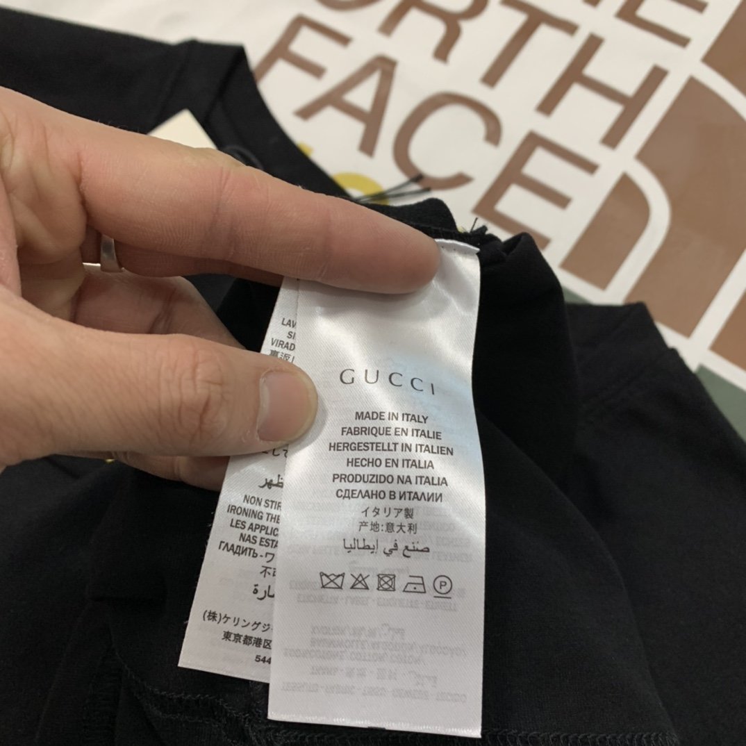 人気が爆発 Gucci グッチ Tシャツ メンズ/レディース ラウンドネック半袖  実物の写真 スーパーコピーN品代引き対応国内発送後払い送料無料安全必ず届く信用できるサイト