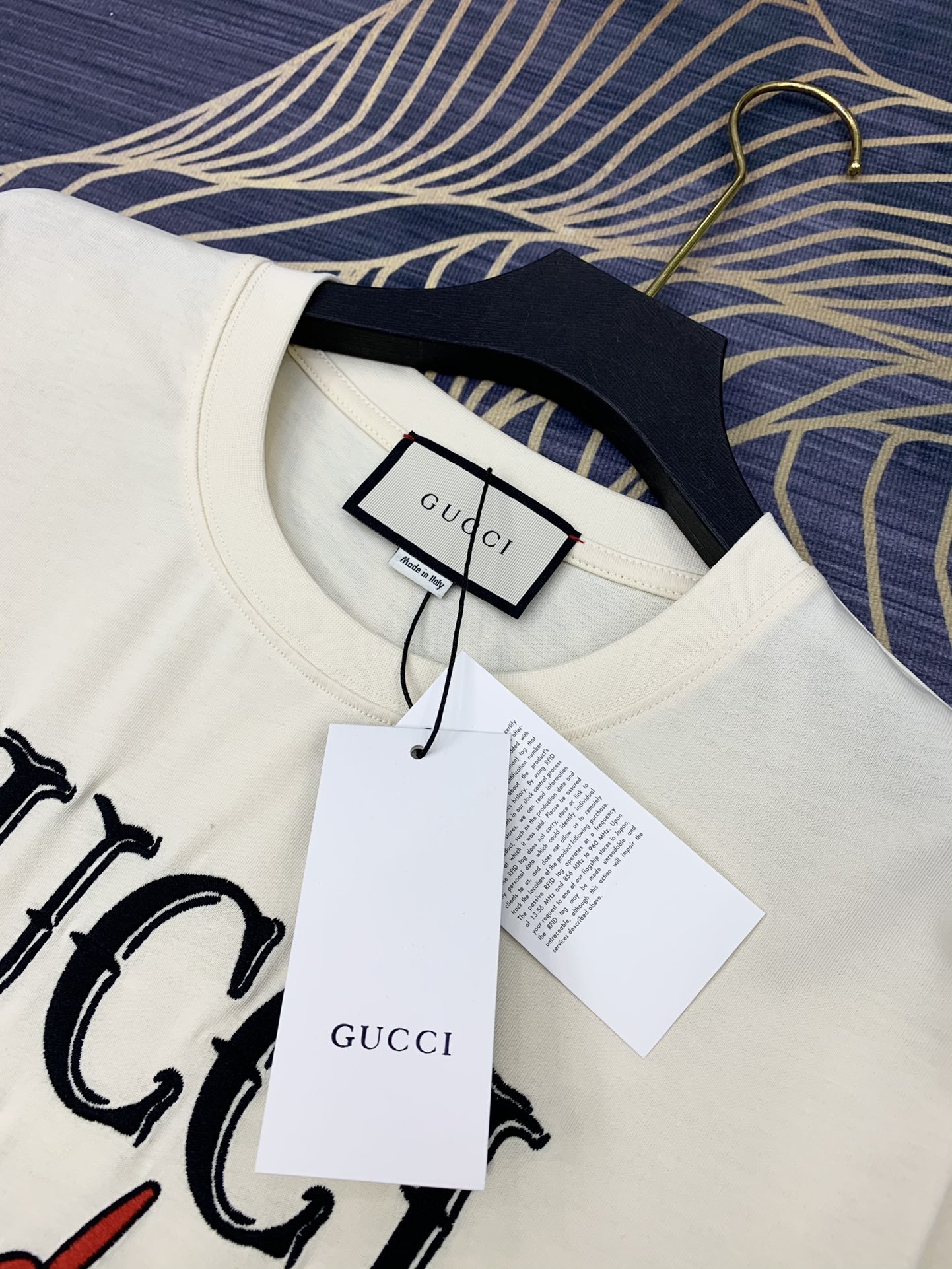 人気が爆発 Gucci グッチ Tシャツ メンズ/レディース ラウンドネック半袖  実物の写真 スーパーコピーN品代引き対応国内発送後払い送料無料安全必ず届く信用できるサイト