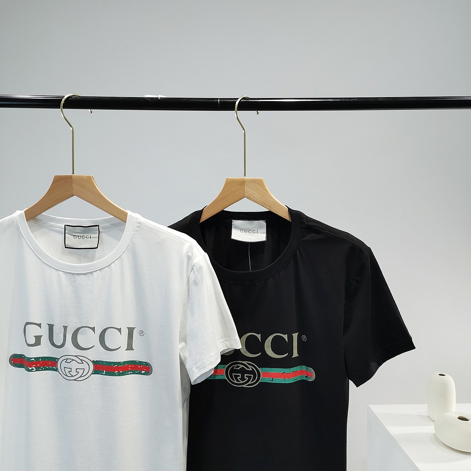 人気が爆発 Gucci グッチ Tシャツ メンズ/レディース ラウンドネック半袖  実物の写真 スーパーコピーN品代引き対応国内発送後払い送料無料安全必ず届く信用できるサイト