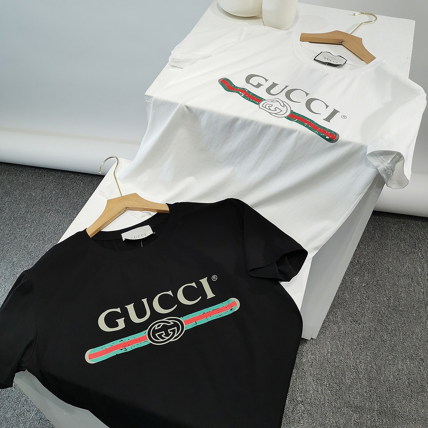 人気が爆発 Gucci グッチ Tシャツ メンズ/レディース ラウンドネック半袖  実物の写真 スーパーコピーN品代引き対応国内発送後払い送料無料安全必ず届く信用できるサイト