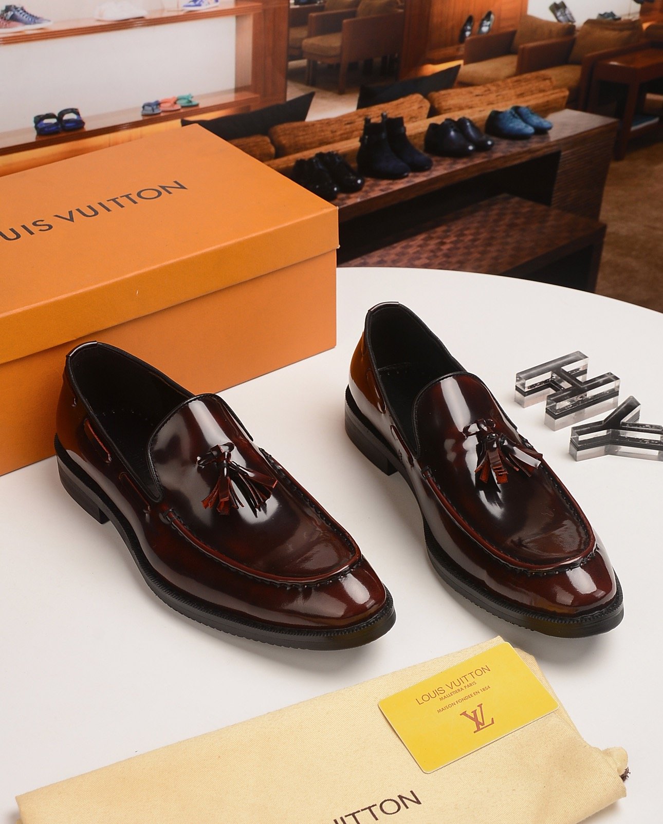 おしゃれ2021新入荷ルイヴィトンLouis Vuittonメンズ 実物の写真 2色 ビジネス革靴 スーパーコピー代引き可能国内発送後払い安全