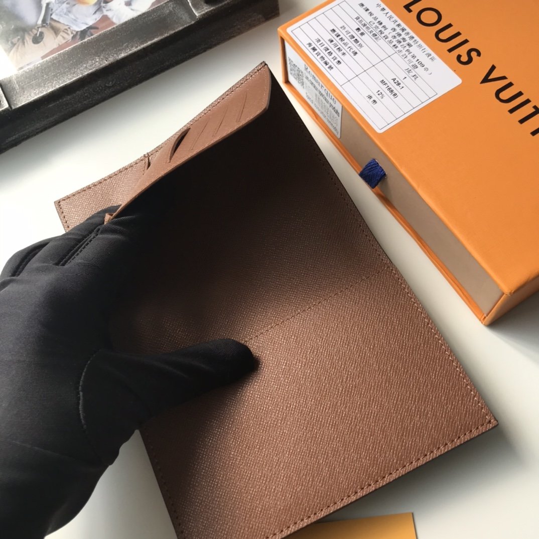 上品でファッションルイヴィトン Louis Vuittonパスケース スーパーコピーN品代引き可能国内発送後払い安全必ず届く優良サイト